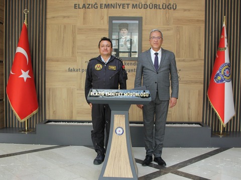Elazığ Jandarma İHA Grup Komutanı Jandarma Albay Sayın Aşkın BOZKURT, İl Emniyet Müdürümüz Sayın Adnan KARAYEL'e nezaket ziyaretinde bulundular.